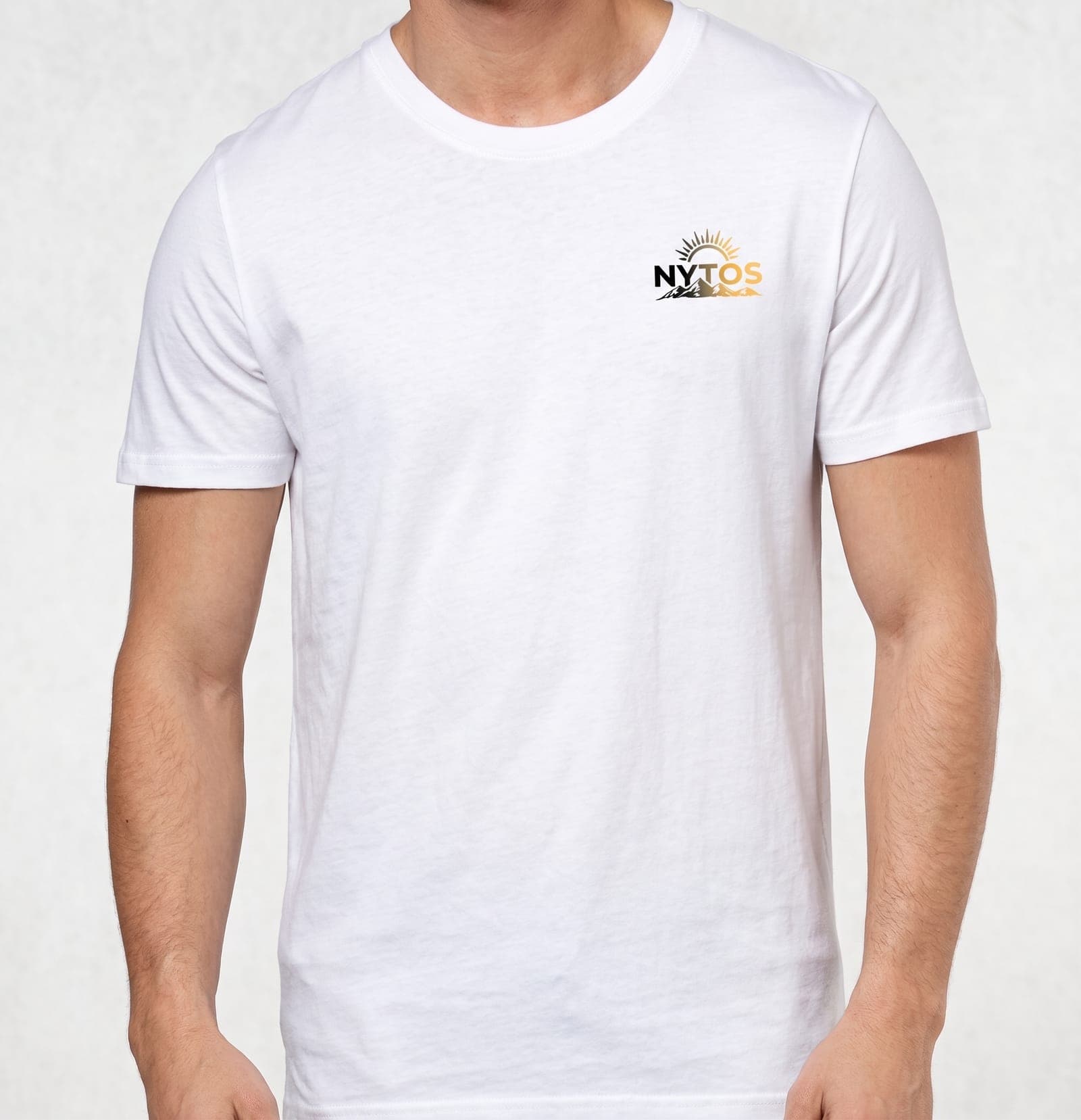 Enzo Lebreton portant un t-shirt de la gamme NYTOS